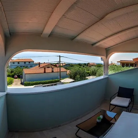 House Vanessa With Pool Near Pula 別荘 Galižana