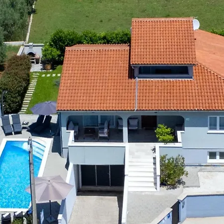 House Vanessa With Pool Near Pula *