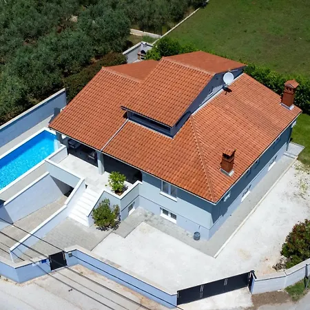House Vanessa With Pool Near Pula * Galižana