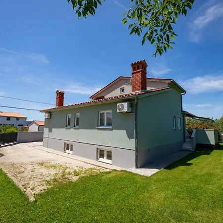 House Vanessa With Pool Near Pula