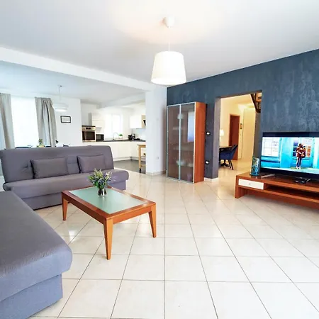 בית נופש House Vanessa With Pool Near Pula *