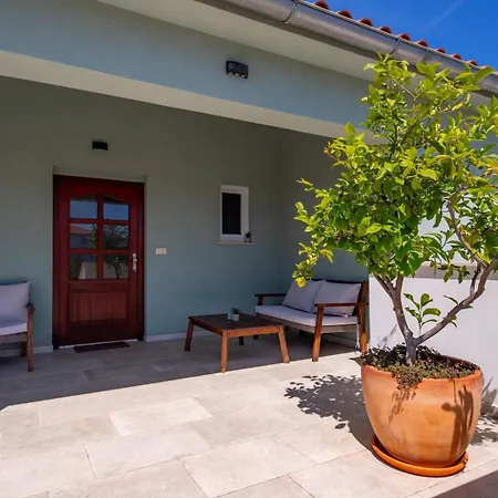 House Vanessa With Pool Near Pula 別荘 *