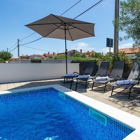 House Vanessa With Pool Near Pula