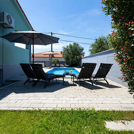 House Vanessa With Pool Near Pula *