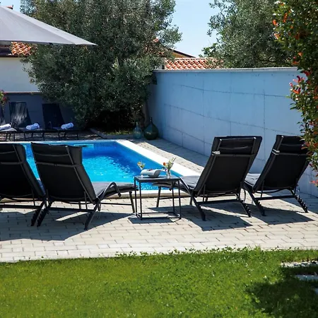 別荘 House Vanessa With Pool Near Pula