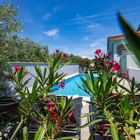 בית נופש House Vanessa With Pool Near Pula
