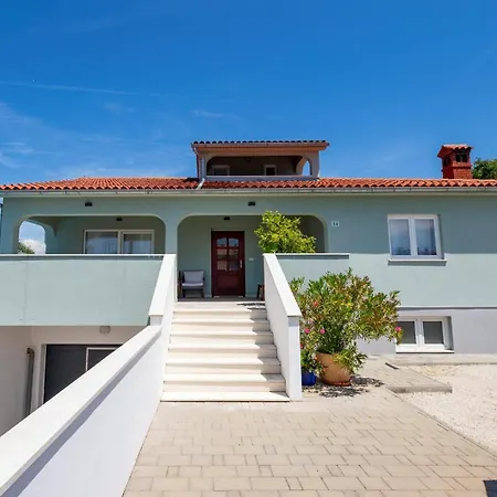 House Vanessa With Pool Near Pula *