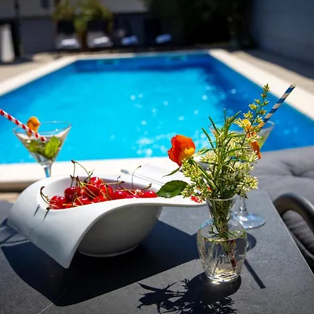 House Vanessa With Pool Near Pula * Galizana