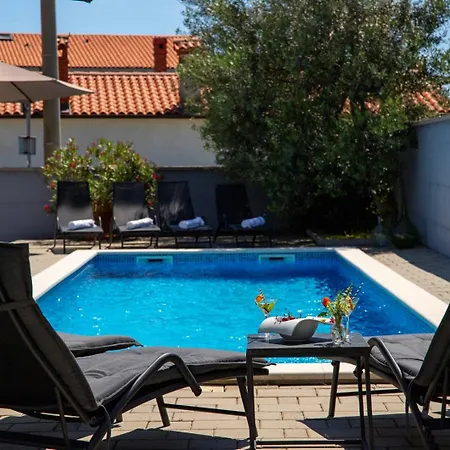 House Vanessa With Pool Near Pula